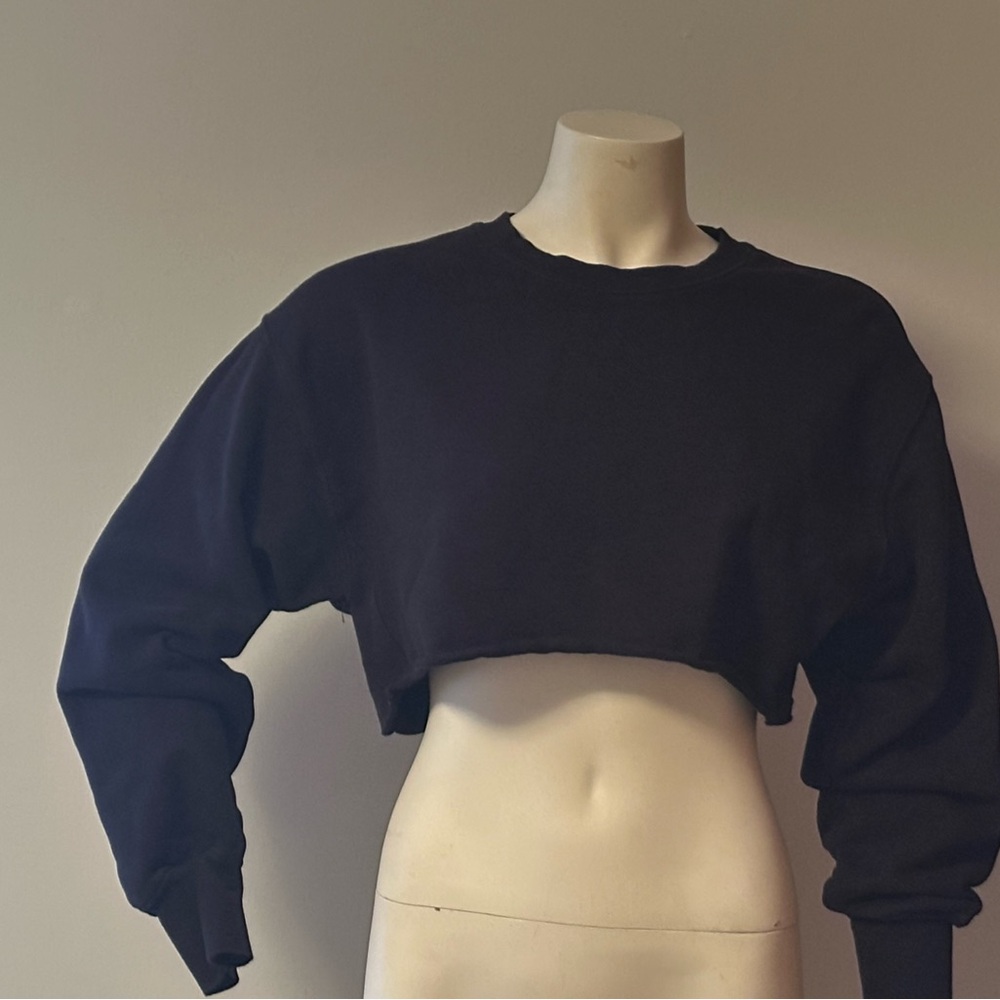 Aritzia TNA Black Cropped sweatshirt